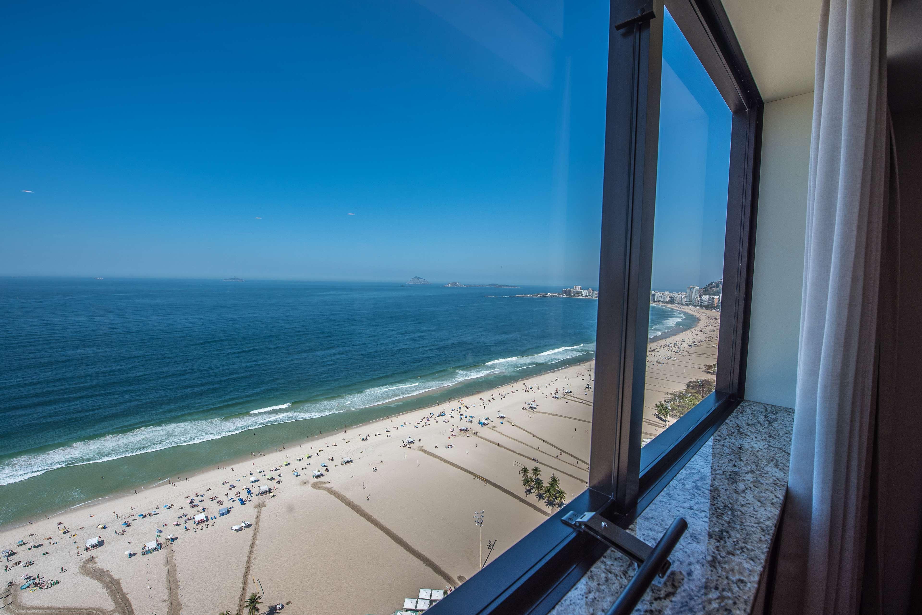 Hilton Copacabana Rio De Janeiro Eksteriør billede View of the beach from the hotel