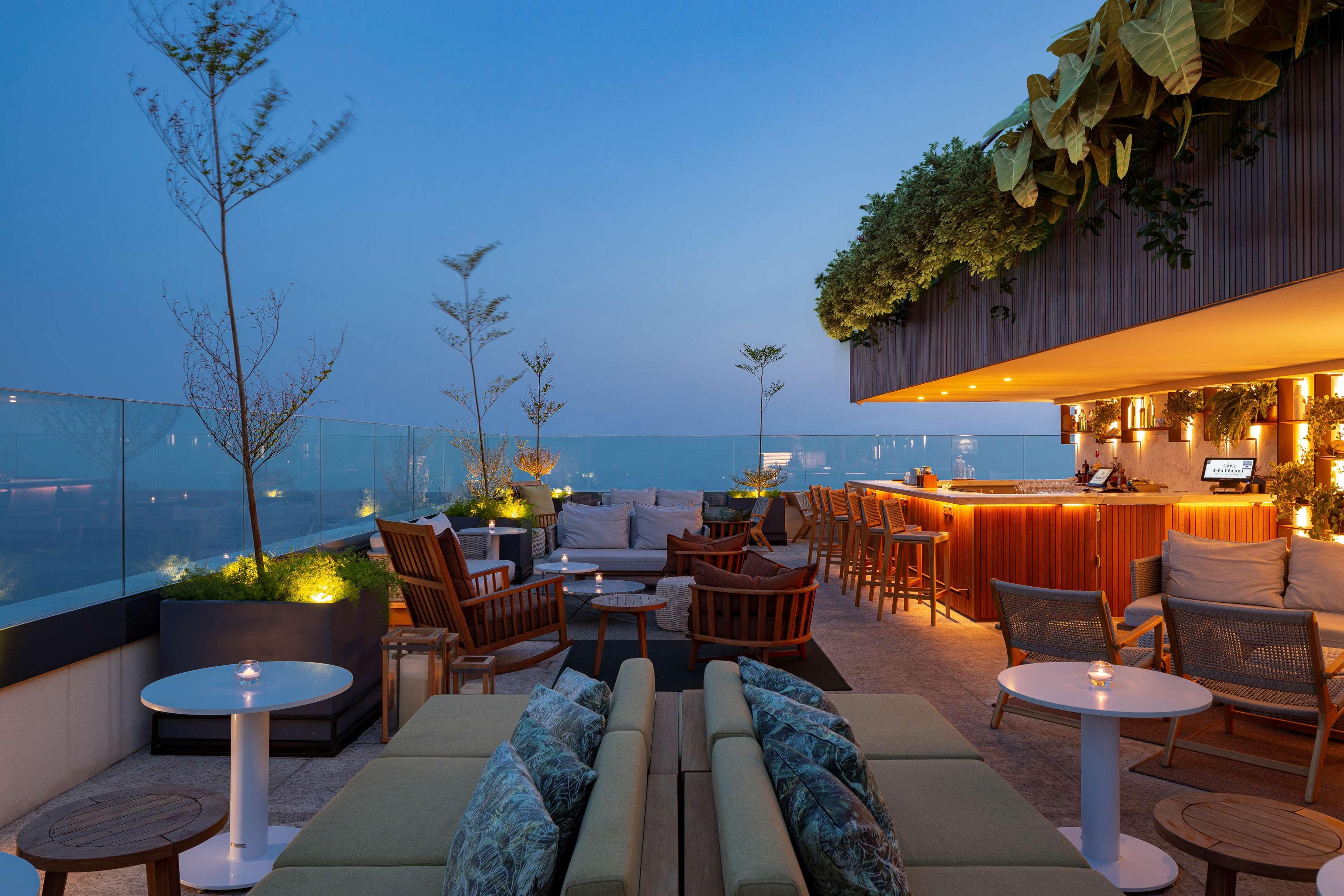 Hilton Copacabana Rio De Janeiro Eksteriør billede The rooftop bar at the hotel